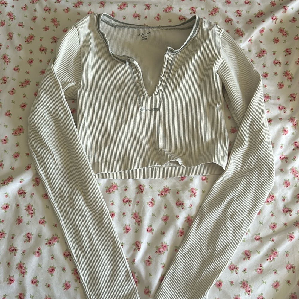 UB out from under tank top white size m/l